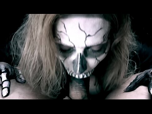 ❤️ Demonsko dekle sesa kurca s svojimi črnimi usti in pogoltne spermo. ️ Sex video pri nas ❌️❤